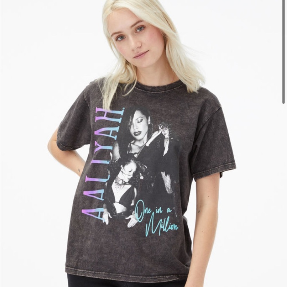 Aaliyah One In A Million Boyfriend
Graphic Tee Women small  100 cotton black